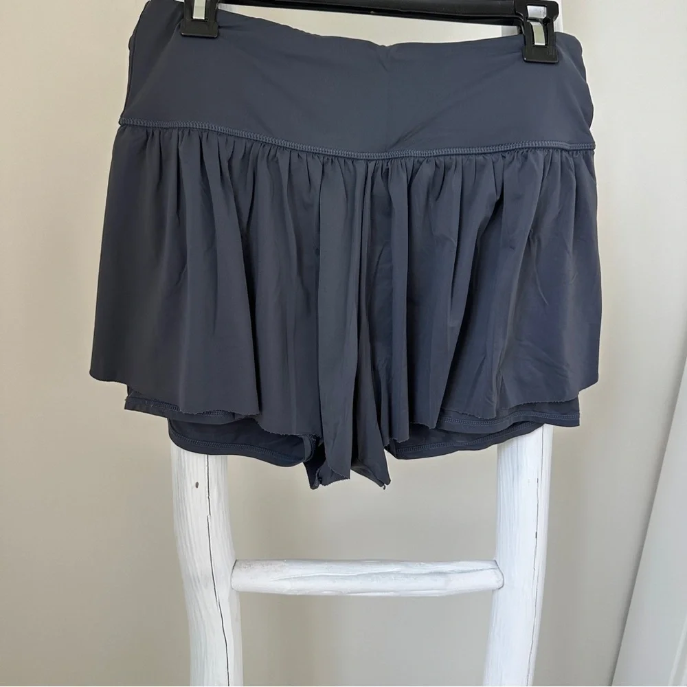 Soothfeel Grey Flowy Athleisure Shorts Size Medium